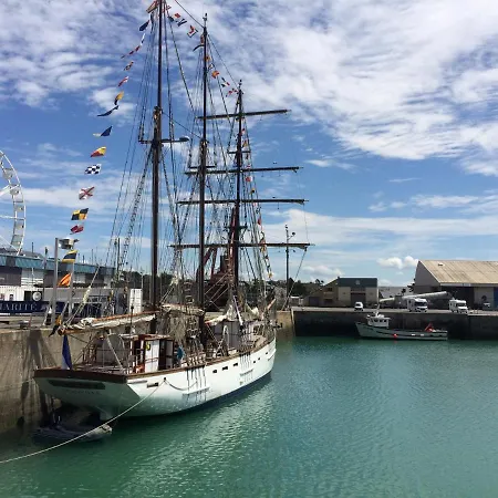 Studio~ Les Pieds Dans L'eau 2~ アパート *