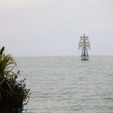 Studio~ Les Pieds Dans L'eau 2~ *