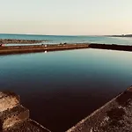 Studio~ Les Pieds Dans L'eau 2~ * Donville-les-Bains