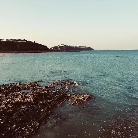 Studio~ Les Pieds Dans L'eau 2~ Apartment *