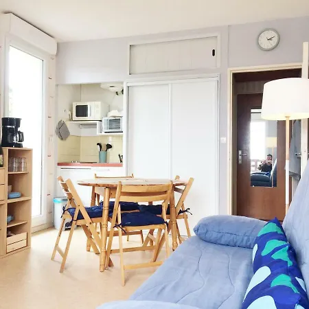 Studio~ Les Pieds Dans L'eau 2~ Apartment *